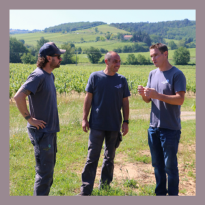 Alix et Fred (cavistes) ont passé une matinée sur le vignoble de Villelongue en compagnie de l’équipe vignoble